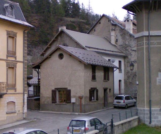 Vend ancienne école (Château-Ville-Vieille)